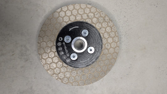 Segmented diamond blade with flange for tile edge beveling (mitre cuts).