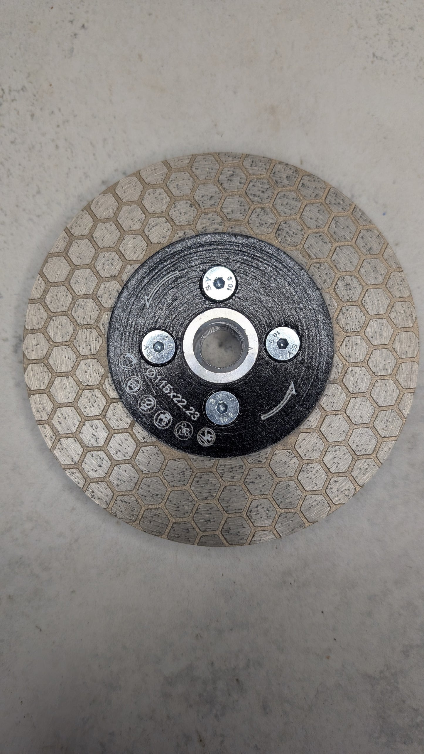 Segmented diamond blade with flange for tile edge beveling (mitre cuts).