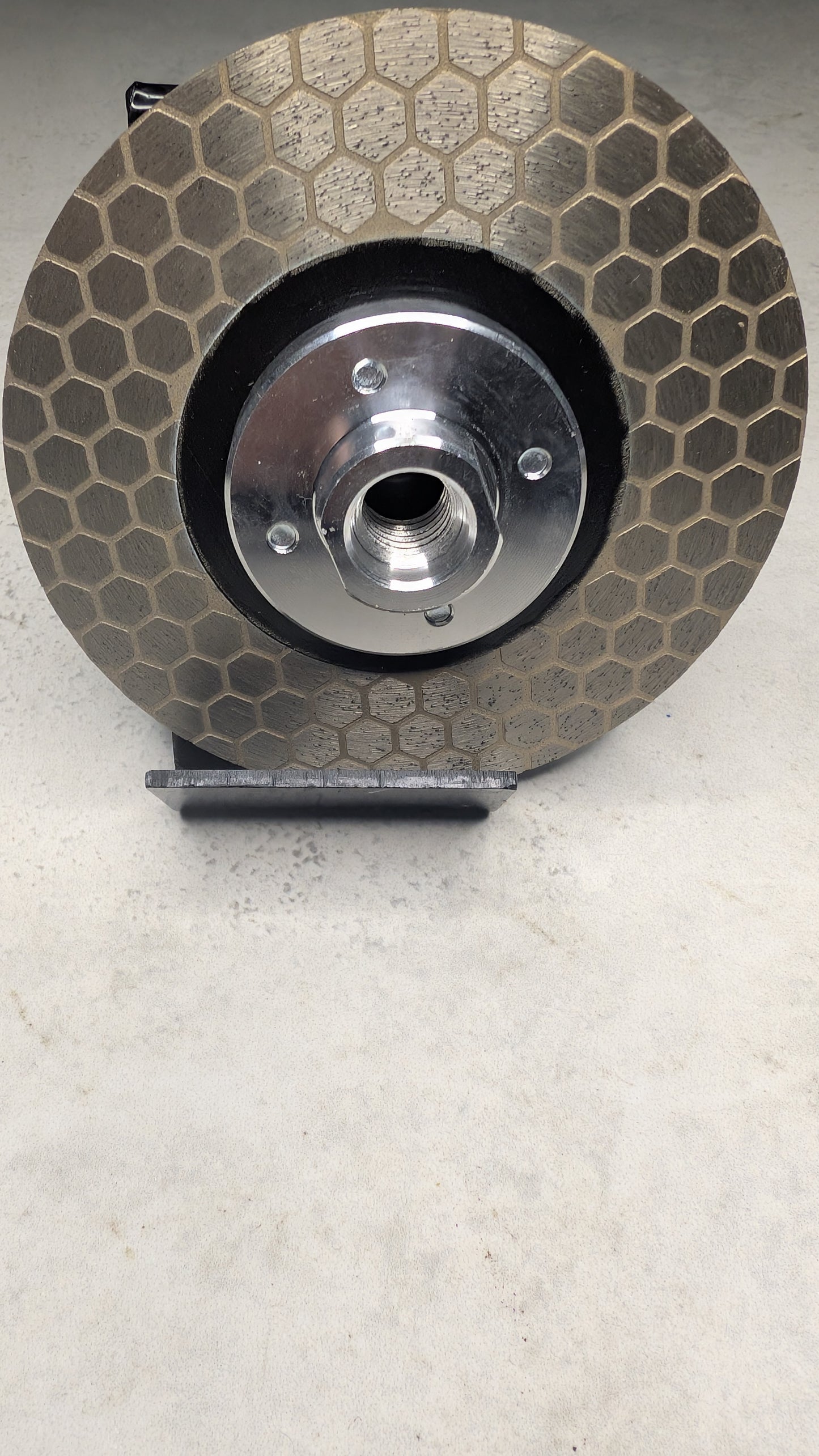 Segmented diamond blade with flange for tile edge beveling (mitre cuts).