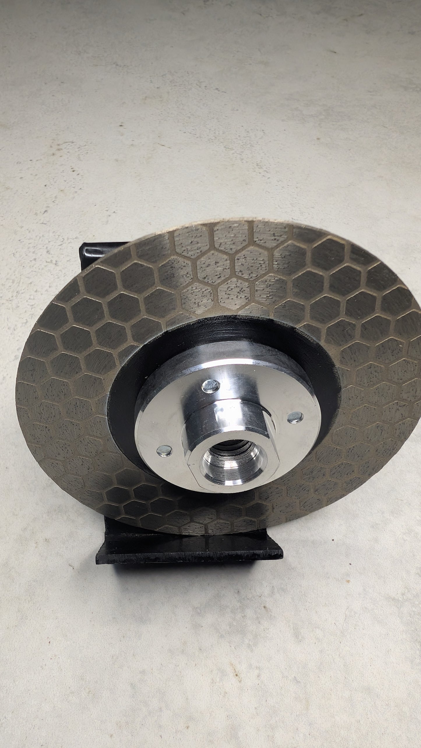 Segmented diamond blade with flange for tile edge beveling (mitre cuts).